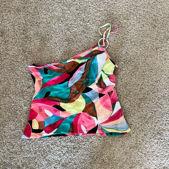 Asymmetrical Patterned Top - Picture 1 of 3